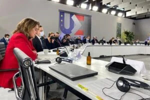 Teresa Ribera: "Ni el gas ni la nuclear cumplen los criterios para ser considerados sostenibles"