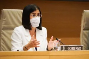 Darias: Las vacunas contra la COVID-19 nos sitúan en una zona de seguridad inmunológica