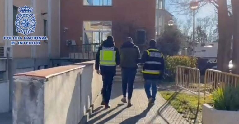 La Policía Nacional desarticula la rama española de un entramado que proporcionaba pasaportes COVID falsos en la UE