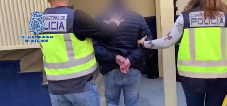 La Policía Nacional detiene a un fugitivo buscado por quebrantar su condena en prisión por asesinato