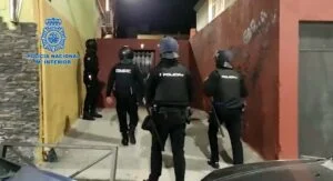 La Policía Nacional detiene a cinco individuos dedicados al tráfico ilegal de seres humanos a través del estrecho de Gibraltar