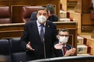 Planas: El Gobierno está al lado de todos los ganaderos de España, con medidas para asegurar la convivencia entre la ganadería extensiva y el lobo