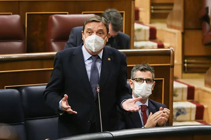 Planas: El Gobierno está al lado de todos los ganaderos de España, con medidas para asegurar la convivencia entre la ganadería extensiva y el lobo