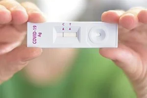 Sanidad adapta a la normativa europea la validez de las pruebas de antígeno como requisito de entrada a España