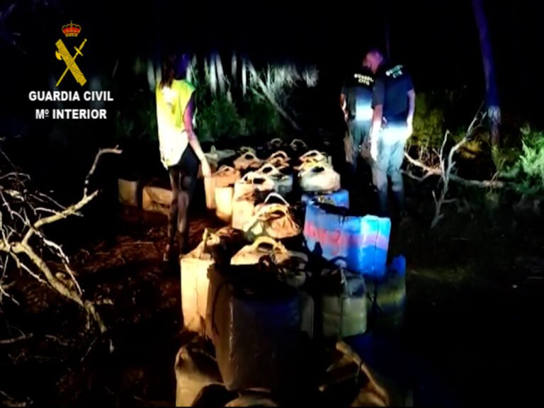 La Guardia Civil desarticula una organización criminal que introducía grandes cantidades de hachís por las costas catalanas