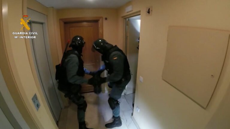 La Guardia Civil desarticula una organización criminal perteneciente a la banda Dominican Don’t Play (DDP) asentada en la provincia de Toledo y Madrid, y cuyos miembros presuntamente están implicados en el asesinato de un joven de 25 años el pasado sábado en el barrio de Usera (Madrid)