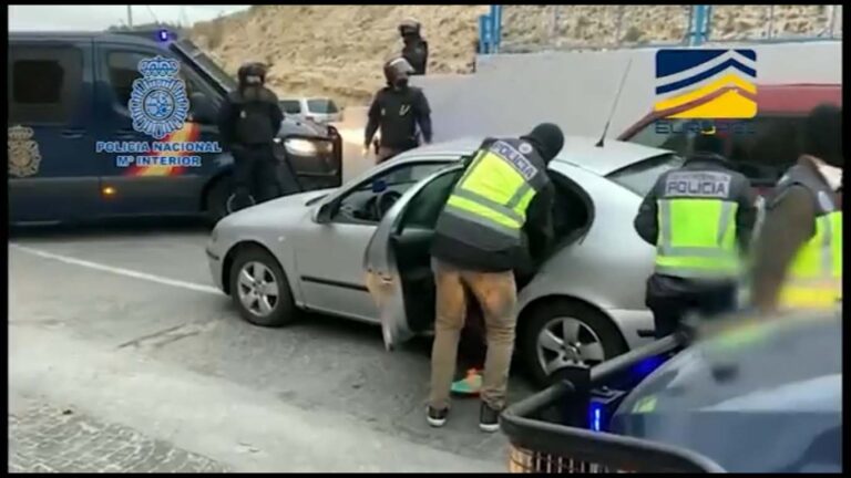 La Policía Nacional detiene a dos personas acusadas de adoctrinar a jóvenes en Melilla