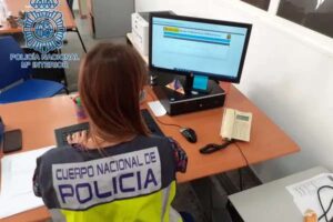 La Policía Nacional detiene a un profesor de educación primaria por abusar sexualmente de alumnas