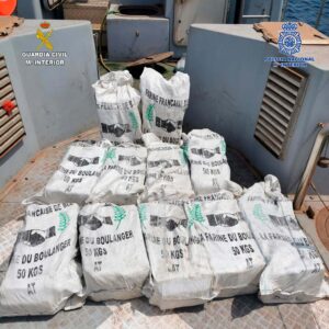 Incautados 270 kilogramos de clorhidrato de cocaína en una embarcación situada a 80 millas de Guinea Conakry