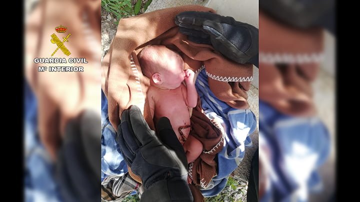 La Guardia Civil rescata en Alicante a un recién nacido abandonado por su madre justo después de dar a luz