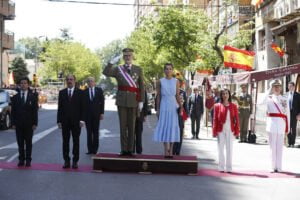 Los Reyes presiden en Huesca los actos conmemorativos del Día de las Fuerzas Armadas