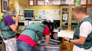 La Guardia Civil investiga a una persona por estafar con la venta de falsas entradas para la final de Champions