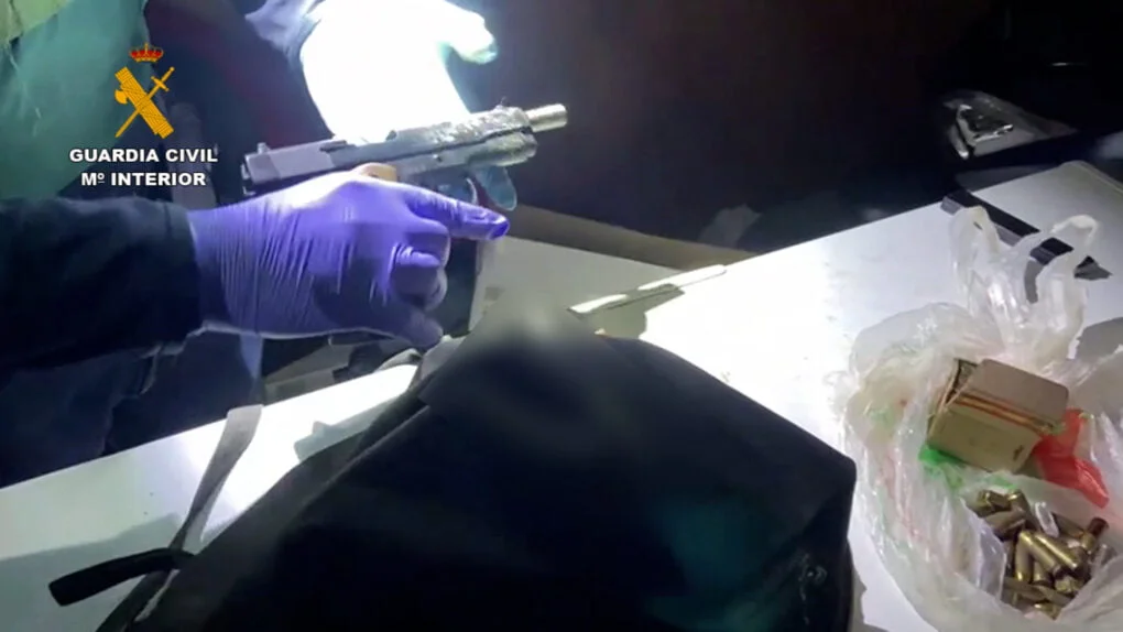 La Guardia Civil desarticula una organización criminal que botaba narcolanchas en las costas alicantinas