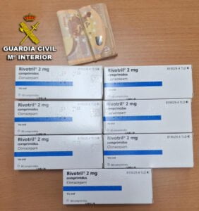 La Guardia Civil detiene a dos vecinos de Barcelona por falsificar recetas para adquirir medicamentos para hacer droga