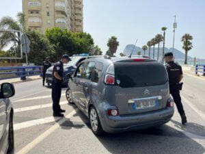 Agentes de la Policía Nacional y de las Policías de Francia e Italia patrullan juntos en La Línea para reforzar la seguridad de los turistas