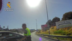 La Guardia Civil intercepta un vehículo circulando en sentido contrario por el carril de incorporación a la A-49