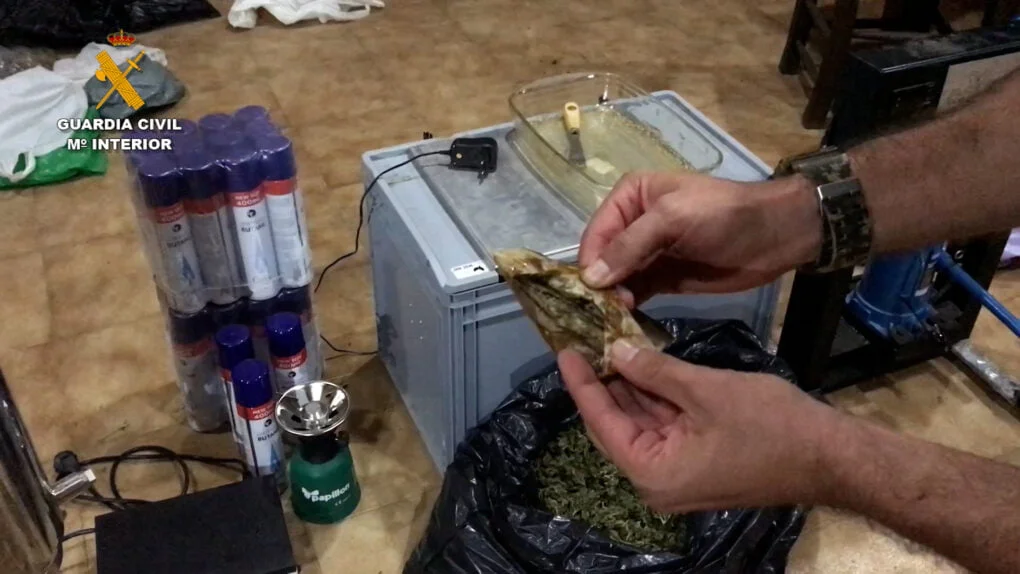 Desmantelado un laboratorio de droga en una vivienda particular de Granada