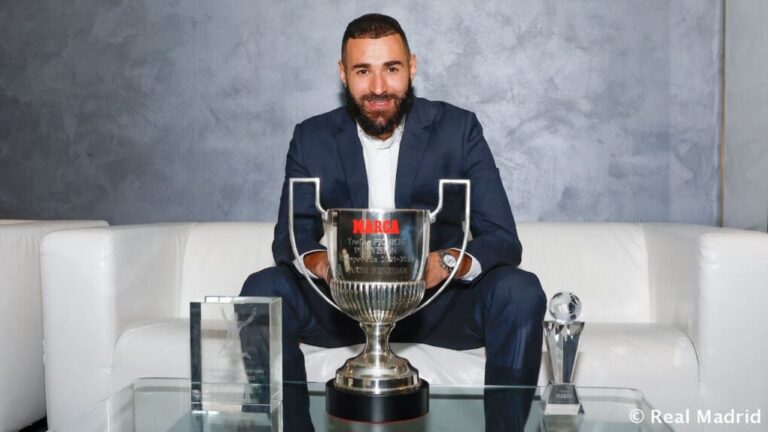 Benzema recibe el Trofeo Pichichi