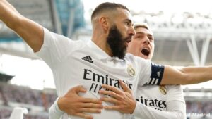 El Madrid gana el Clásico y es líder