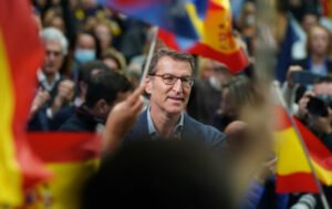 Feijóo pide convertir en votos la indignación por la gestión del Gobierno y advierte: "Cualquier apoyo a un partido que no sea el PP lo celebrará Pedro Sánchez"