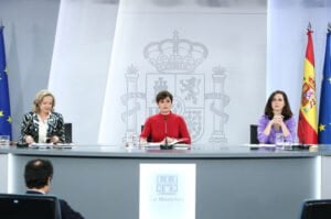 El Gobierno anuncia que trabajará para impedir la "tropelía" del PP y Vox en Castilla y León contra el aborto