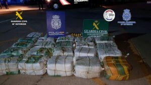 Desarticulada una organización criminal internacional dedicada al envío de cocaína a Europa mediante veleros