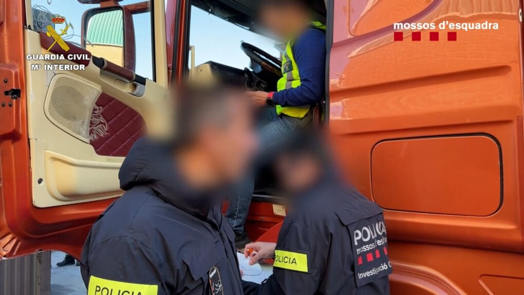 Detenido en Algeciras un empresario de transportes que obligaba a sus trabajadores a conducir más horas de las legales