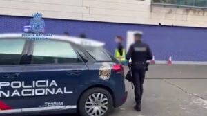La Policía Nacional detiene a dos fugitivos albaneses por pretender asesinar a miembros de una organización criminal rival