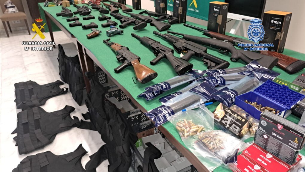 Desarticulada una trama especializada en la compraventa de armas y la fabricación ilegal de munición en Jaén