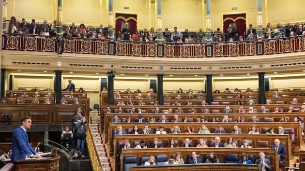 Sánchez a VOX: “Ustedes se parecen al PP como dos gotas de agua. Han votado en contra de las políticas progresistas y a favor de las políticas regresivas”