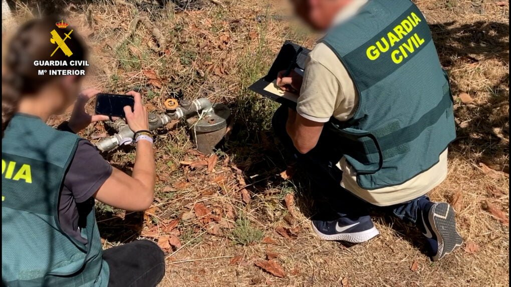 La Guardia Civil lleva a cabo una operación contra el supuesto uso ilegal de agua para el cultivo de subtropicales en la Comarca de la Axarquía
