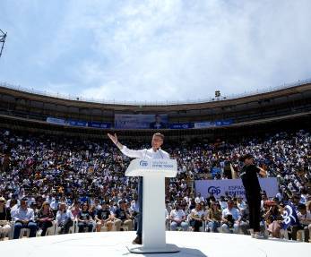 Feijóo pide ante más de 12.000 personas concentrar el voto en el PP “para consolidar el cambio”