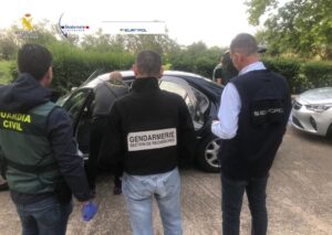 Siete detenidos por estafar más de 100.000 euros con tarjetas falsas que usaban en autopistas francesas