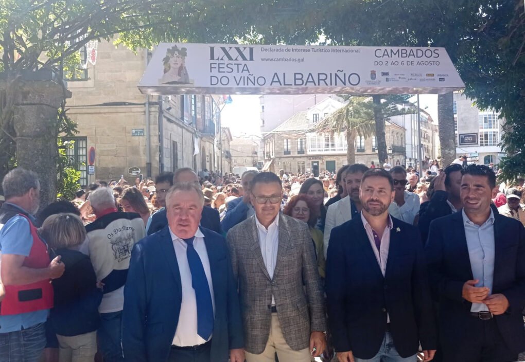 Gran afluencia de público en la inauguración de la LXXI Fiesta del Vino Albariño D.O. Rías Baixas de Cambados