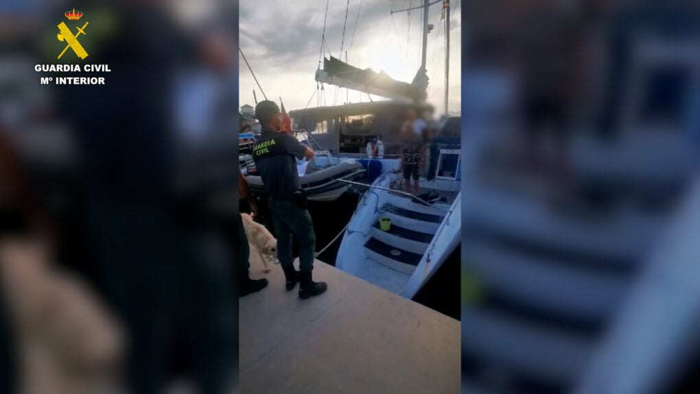 La Guardia Civil identifica a los tripulantes de la embarcación que efectuó los disparos a una Orca