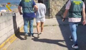 La Guardia Civil detiene a una cuidadora de ancianos por delitos de hurto de joyas y dinero en Nigrán