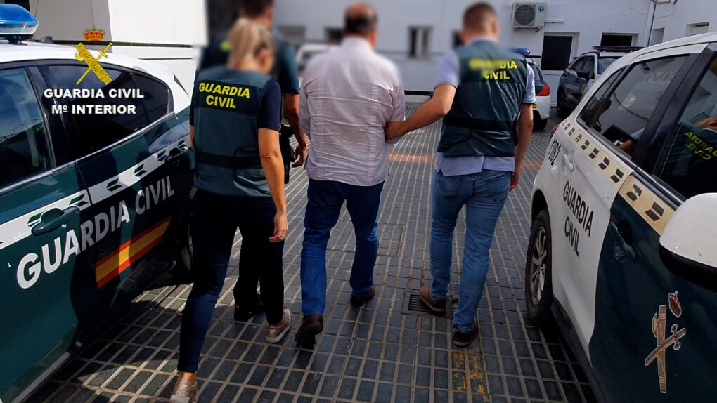 La Guardia Civil detiene en Sevilla a un empresario por vigilar con un GPS a un trabajador de baja médica