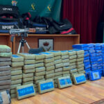 La Guardia Civil detiene a tres personas y decomisa 374 kilogramos de cocaína tras interceptar narcolancha en Punta Umbría, Huelva