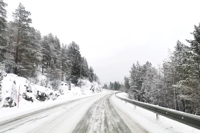 Dispositivo de Regulación de Tráfico en la Sierra Madrileña: Medidas para Garantizar la Seguridad en Medio de la Nevada