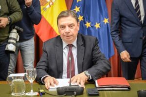 El ministro de Agricultura, Pesca y Alimentación presenta un paquete de medidas "sólido y trabajado" que trata de responder a las preocupaciones de agricultores y ganaderos