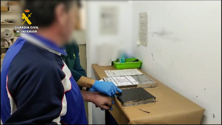 Detenido un hombre de 50 años por agredir sexualmente y retener a su pareja con bridas en un zulo