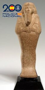 Desarticulada una red de venta ilegal de antigüedades: un anticuario español bajo investigación por la venta ilegal de escultura egipcia