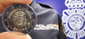 La Policía Nacional emite una moneda conmemorativa de dos euros por su 200 aniversario