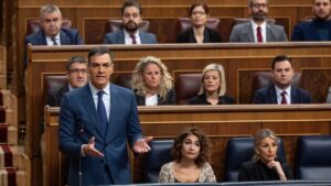 Pedro Sánchez exige la dimisión de Isabel Díaz Ayuso y critica a Feijóo en el Congreso