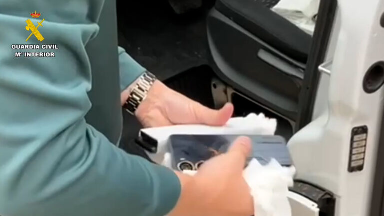 Detenida una banda dedicada a robar en tiendas de telefonía móvil