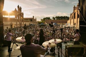 Natalia Lacunza, Alfie Templeman y más convierten Matadero en una fiesta con Mad Cool y San Isidro