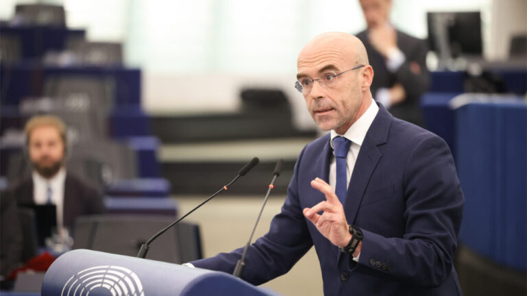 VOX Se Compromete a Reformar la Carta de Derechos Fundamentales de la UE para Eliminar la Desigualdad Jurídica