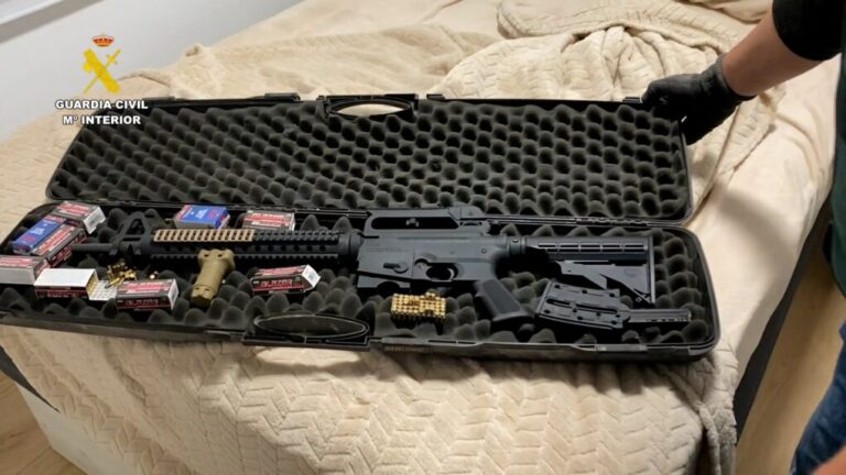 Guardia Civil Descubre Compleja Operación de Marihuana en Alhaurín de la Torre: Zulos y Conexiones Subterráneas