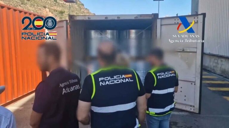 Operación policial y tributaria en Barcelona: Se incautan 13.000 kilos de productos químicos destinados a Rusia