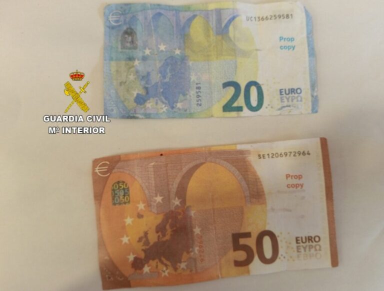 Madre e hija investigadas por estafa con billetes de uso cinematográfico en Cangas